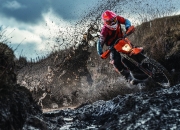 穆雷官方宣布刷新纪录新规，湖人引发争议！全场沸腾不已